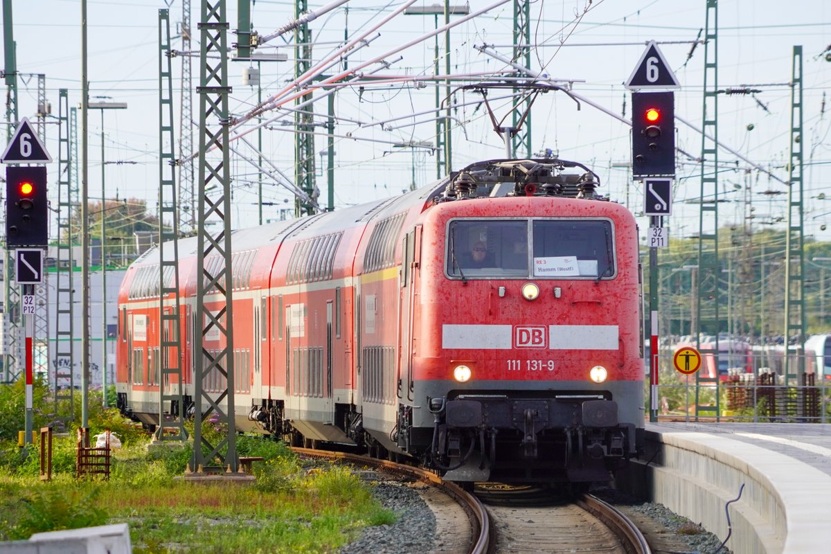 doublearrowace's tweet photo. A few more european locomotives from this weeks international trip, including; Tri Train Rental 111131 and 182523 working out of Dusseldorf, Fluo Grand-Est Sybics 26146 and 26142 at Basel SBB and 'En Voyage' liveried 67464 on a peak time Roeschwoog working. https://t.co/cGuF4d1wDb