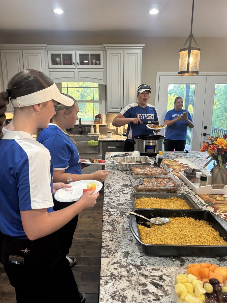 A big thank you to the Richardson’s for hosting a team breakfast before our tourney today!! Food was delicious!!