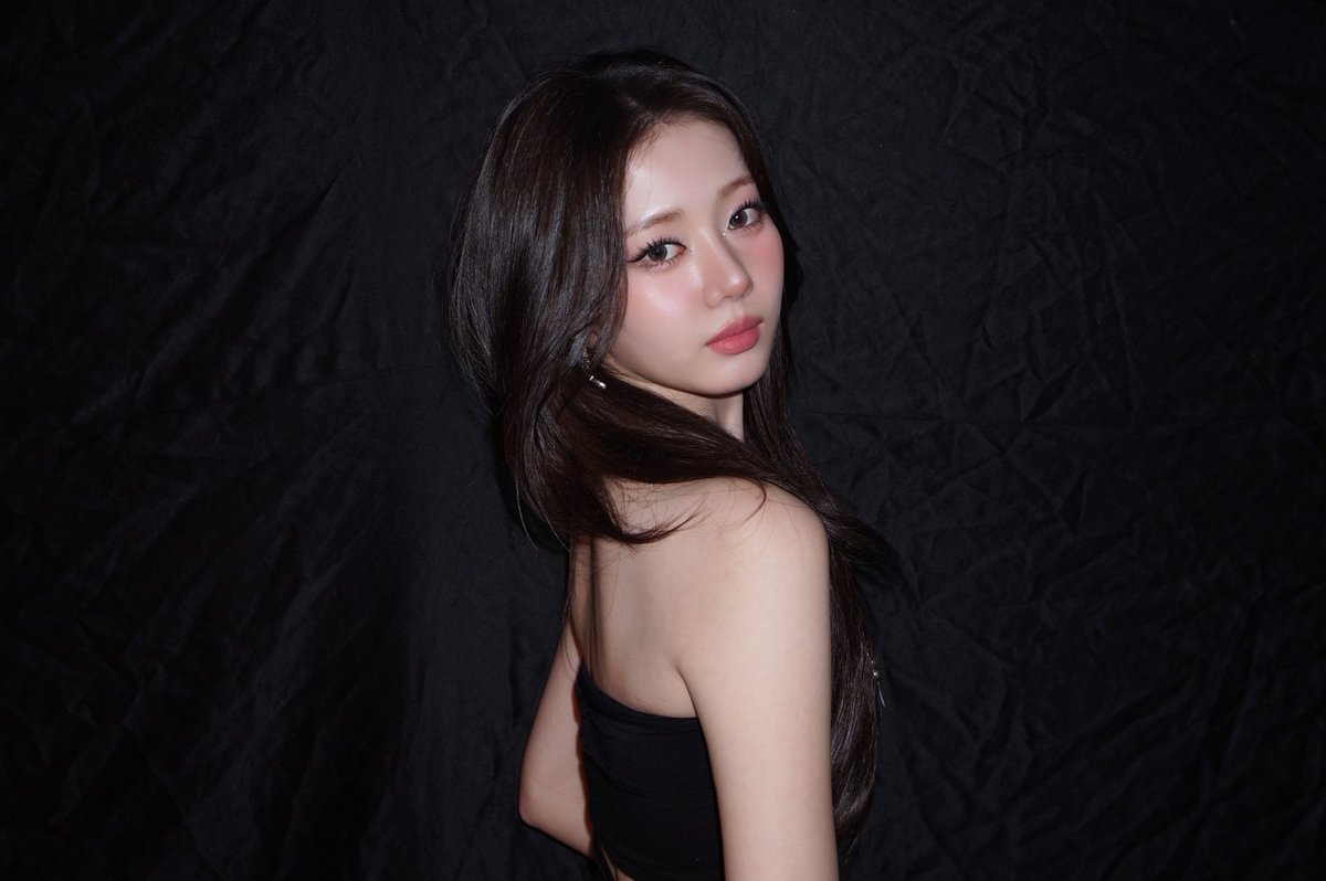 𝖫𝗈𝗌𝗍 𝗂𝗇 𝗍𝗁𝖾 𝗌𝗁𝖺𝖽𝗈𝗐𝗌 𝖻𝗎𝗍 𝗀𝗅𝗈𝗐𝗂𝗇𝗀 𝗅𝗂𝗄𝖾 𝗍𝗁𝖾 𝗅𝗂𝗀𝗁𝗍—𝖾𝗅𝖾𝗀𝖺𝗇𝖼𝖾, 𝗌𝗍𝗋𝖾𝗇𝗀𝗍𝗁, 𝖺𝗇𝖽 𝖻𝖾𝖺𝗎𝗍𝗒 𝖼𝖺𝗉𝗍𝗎𝗋𝖾𝖽 𝗂𝗇 𝗈𝗇𝖾 𝗍𝗂𝗆𝖾𝗅𝖾𝗌𝗌 𝗀𝗅𝖺𝗇𝖼𝖾.