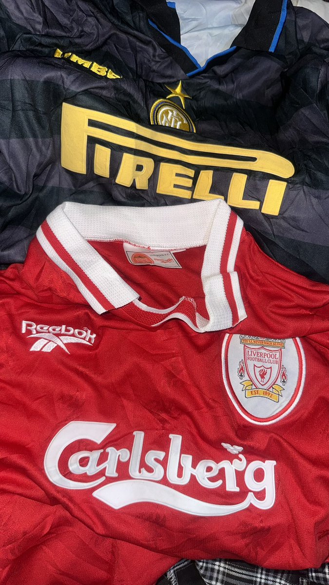 Nelson_tempo's tweet photo. Got some few goods I’d be posting tomorrow but if you see this post and you fw the jersey posted here just hit me up for dm make we run am now https://t.co/DqPDtLWug5