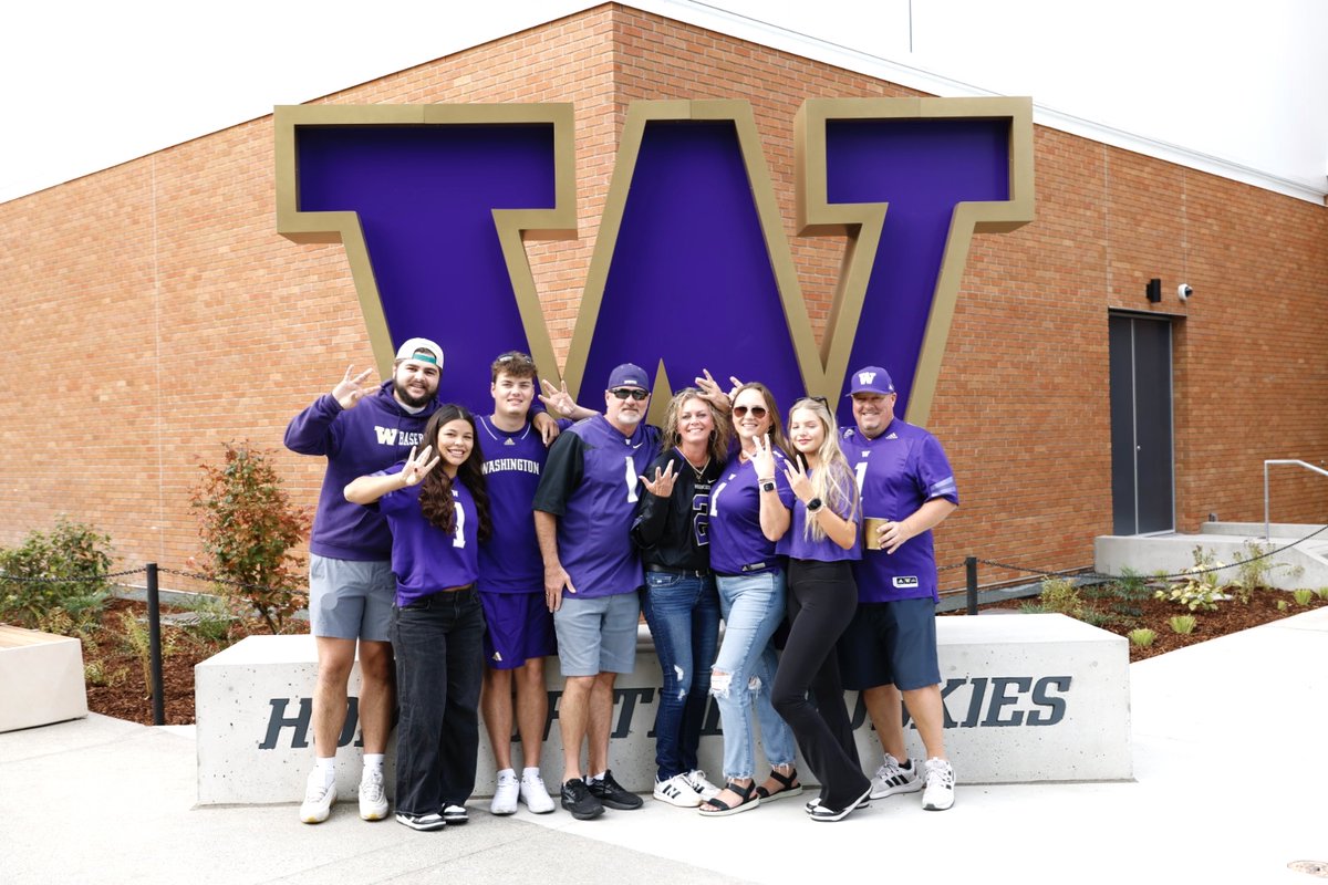 UW's tweet image. Game time on Montlake! Let&apos;s bring the noise, Huskies! 🏈