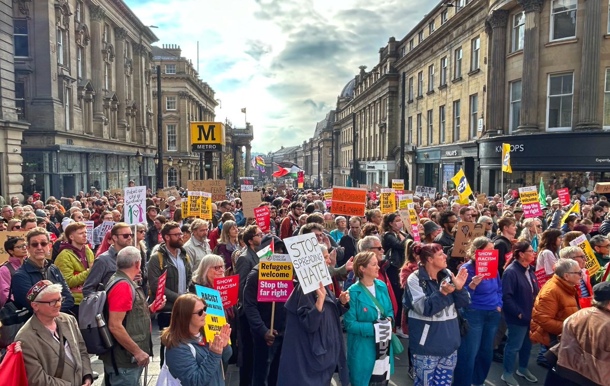 A large police presence in Newcastle city centre today keeping Nick Tenconi UKIP supporters  and counter demonstrators apart. #Newcastle #Ukip #NickTenconi #counterprotest <a href="/NickTenconi/">Nick Marcel Tenconi</a>