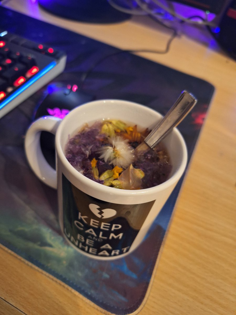 Floral Tea i bought on my trip today 🩵
Getting ready to murder some Xeno-scum on stream later 🤘