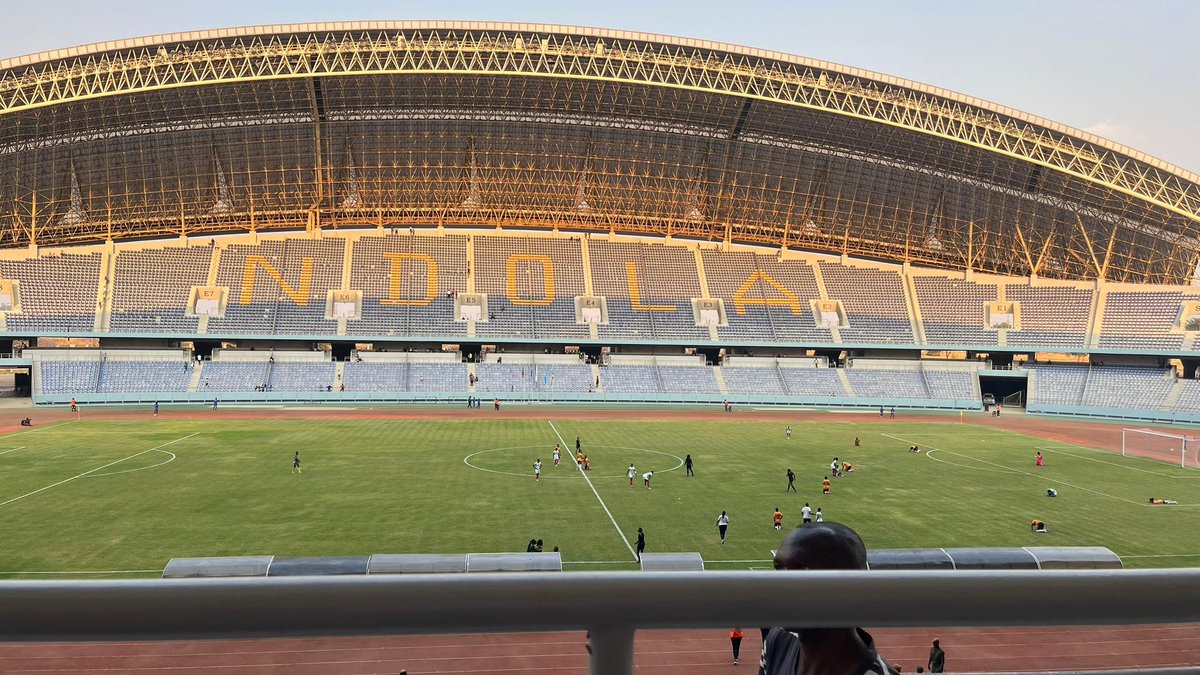 ButoyiEvelyne's tweet photo. Au stade Levy Mwanawasa de Ndola, en #Zambie, l'รฉquipe nationale fรฉminine #Burundi U20, #INTAMBAMURUGAMBA, a croisรฉ le fer avec la sรฉlection zambienne. Malgrรฉ les belles prestations de nos Hirondelles, la rencontre sโest soldรฉe par un score de 2-0 en faveur de la Zambie. https://t.co/UaPbkrugPB