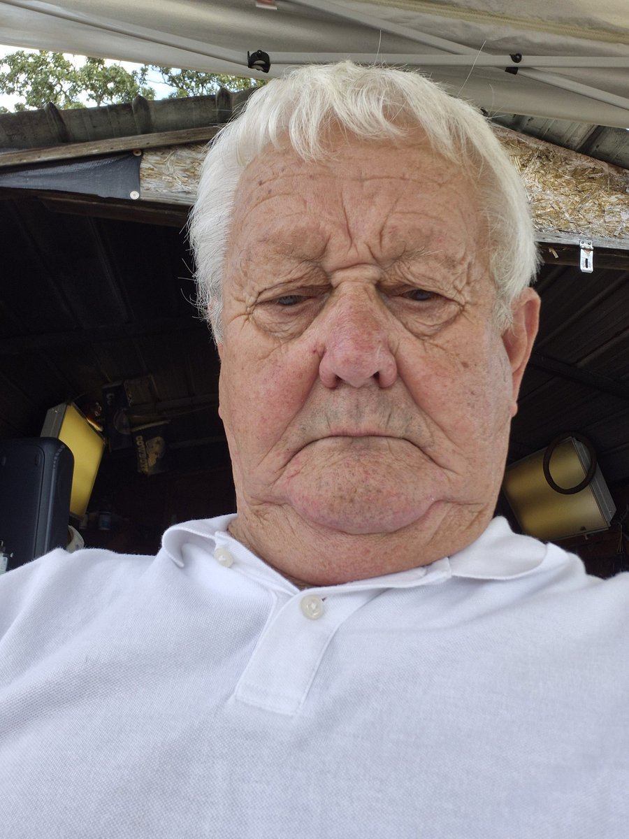 HEY,HEY,IT'S A ME...
LARRY T...