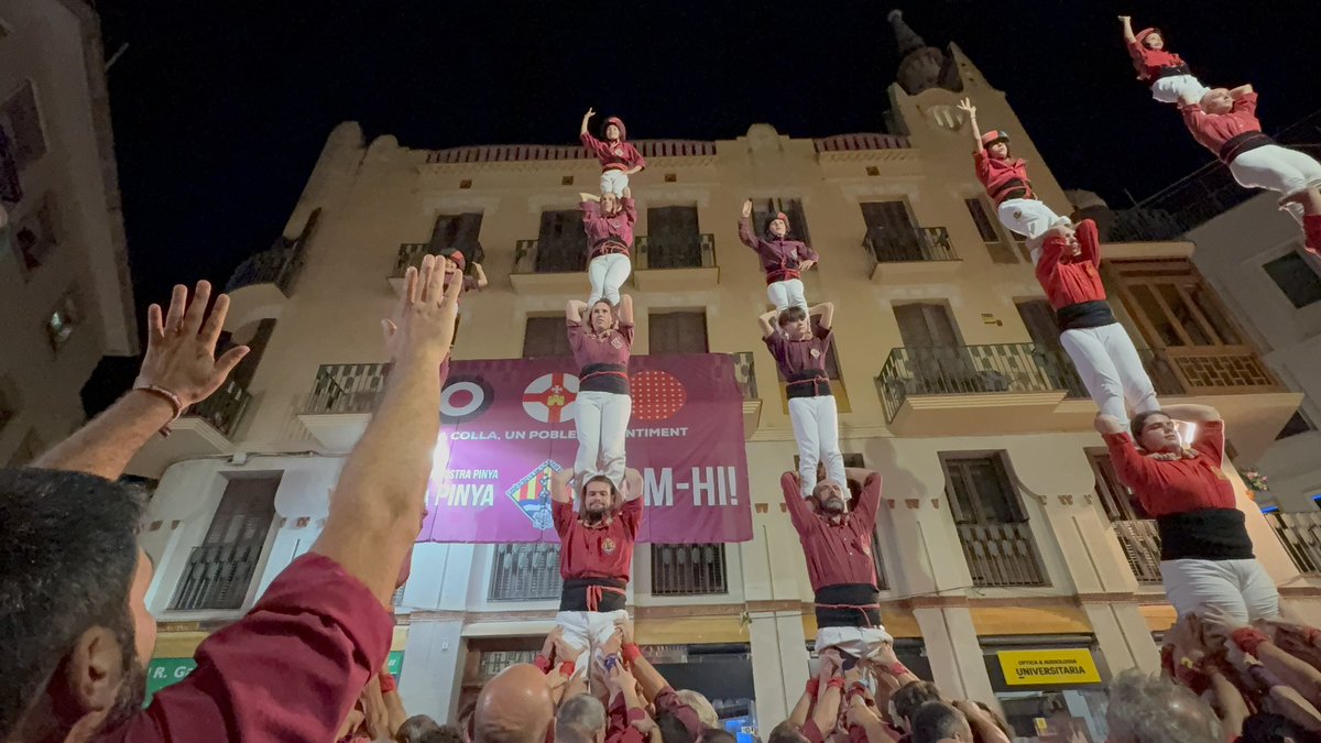 🟥 Exhibició de Santa Tecla a Sitges: 5de7, 4de8, 7de7, vde5, 3pde4.

💪 Un 4de8 que és el novè castell de 8 (8+1) de l’any i que demostra que som aquí per talent, convicció i determinació. Em volem més!

#castells #castellers #sitges