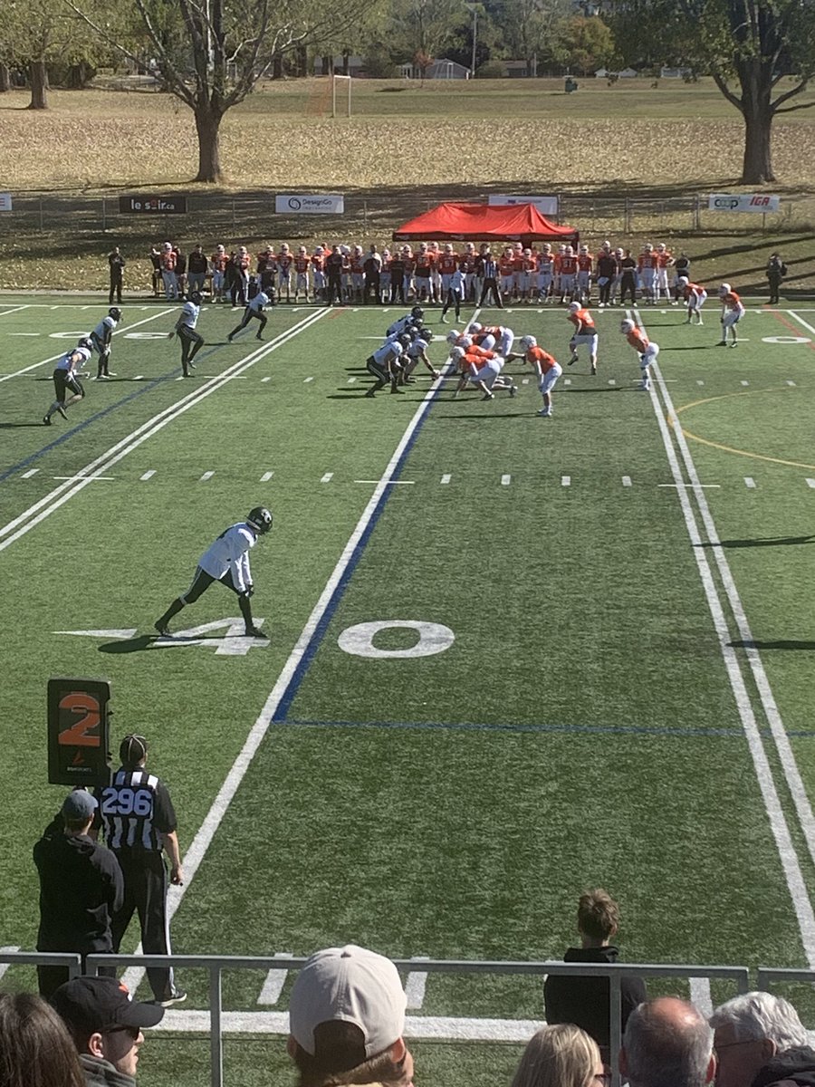 TheGoose77's tweet photo. Marque finale : Rimouski l’emporte 46-18 contre les Cougars de Chicoutimi. #footrseq https://t.co/LaGiRvdzcD