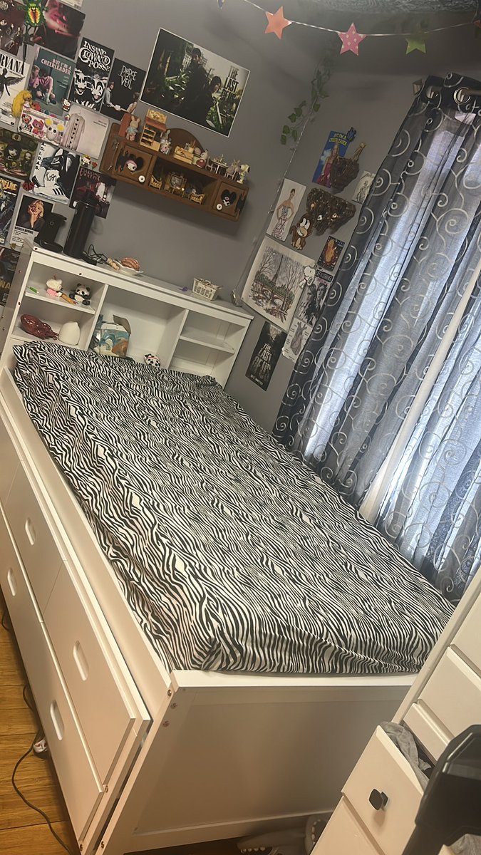 I got new bedsheets they r so cute