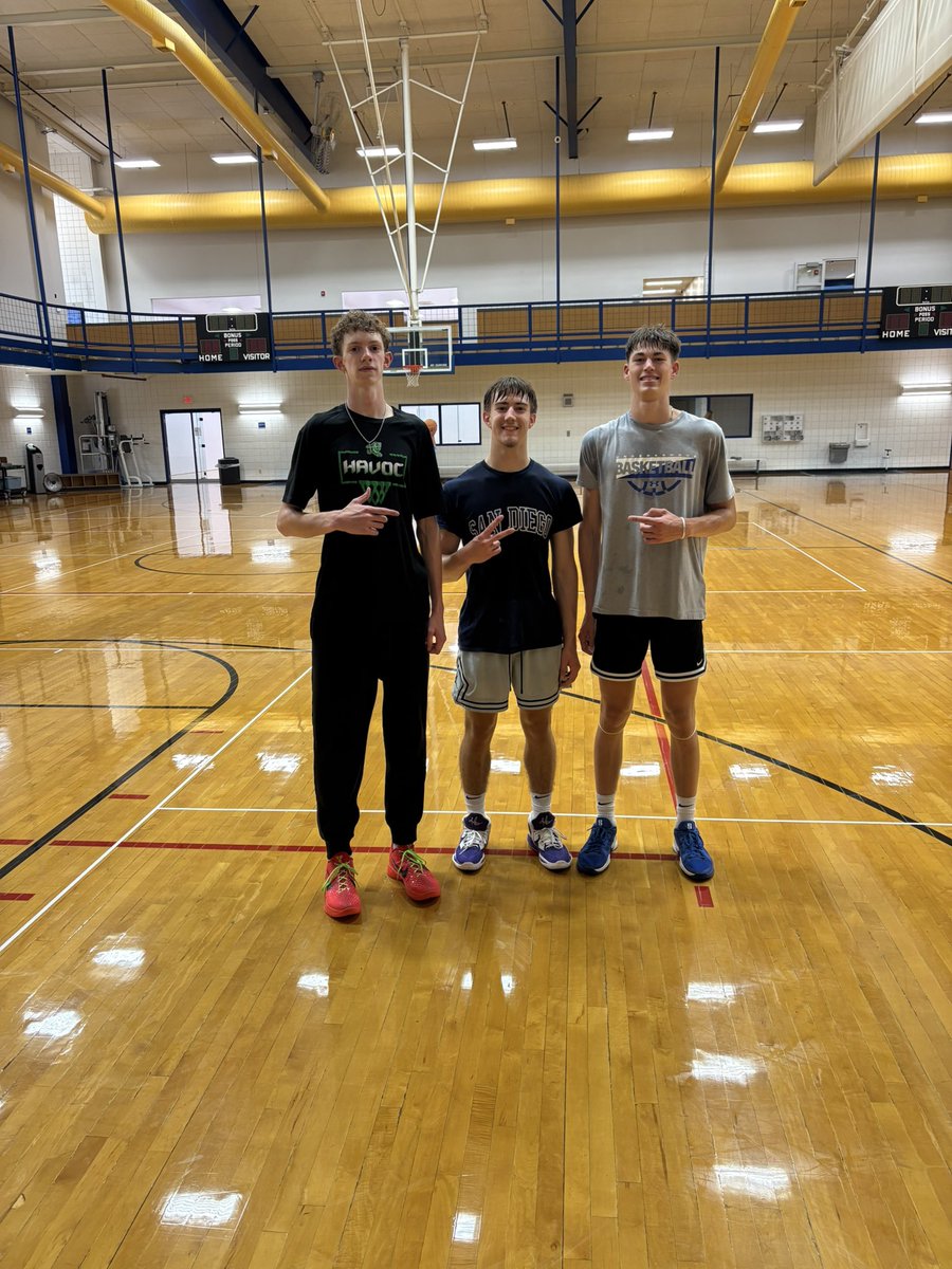 Today’s workouts were &gt;&gt;&gt;&gt; had Derby High, Rosehill and St. John’s in the building! Seen a lot of Derby High kids in there shooting also!