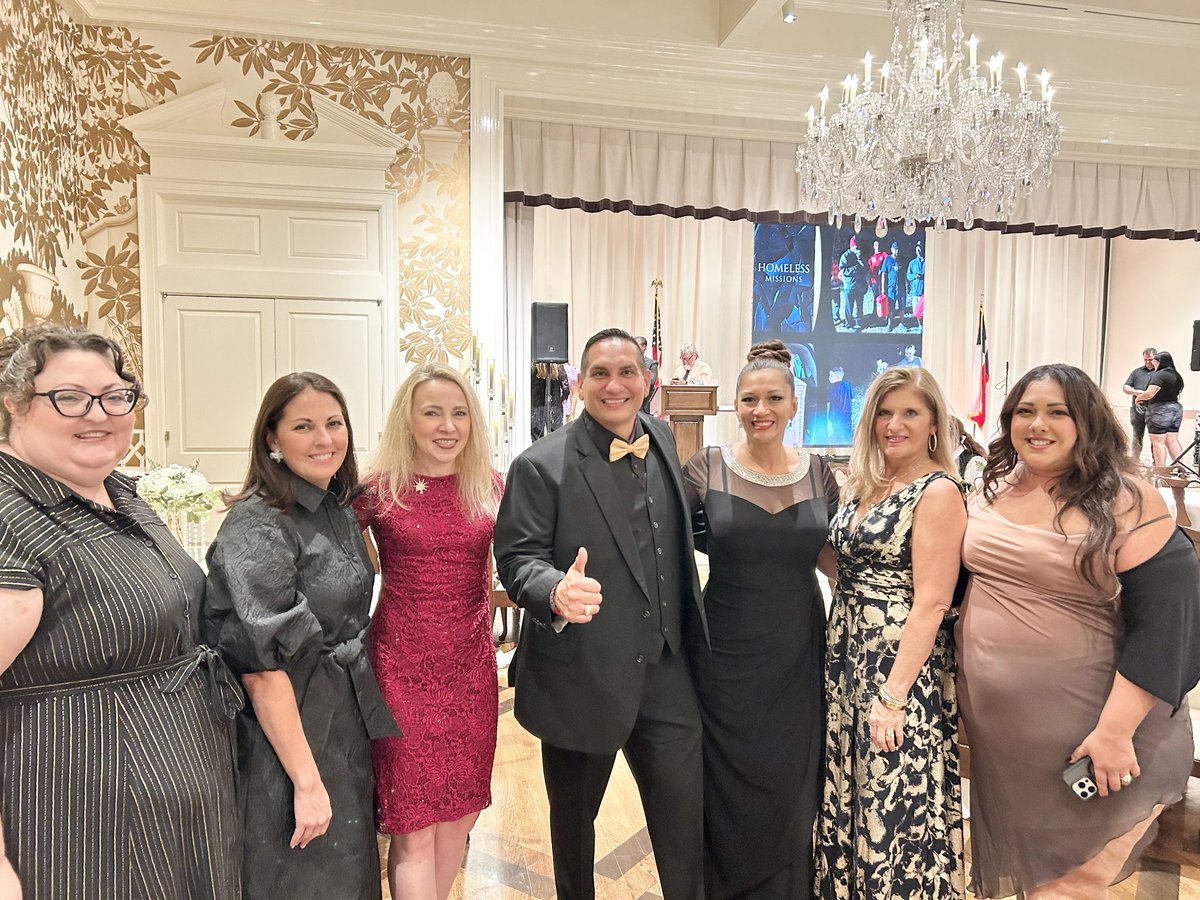 Last night was truly unforgettable! ✨
The At His Feet Ministries Annual Gala was a night filled with purpose, love, and community.

The Junior League of Houston was deeply honored to celebrate alongside 300 incredible guests, all gathered to support a mission that has been