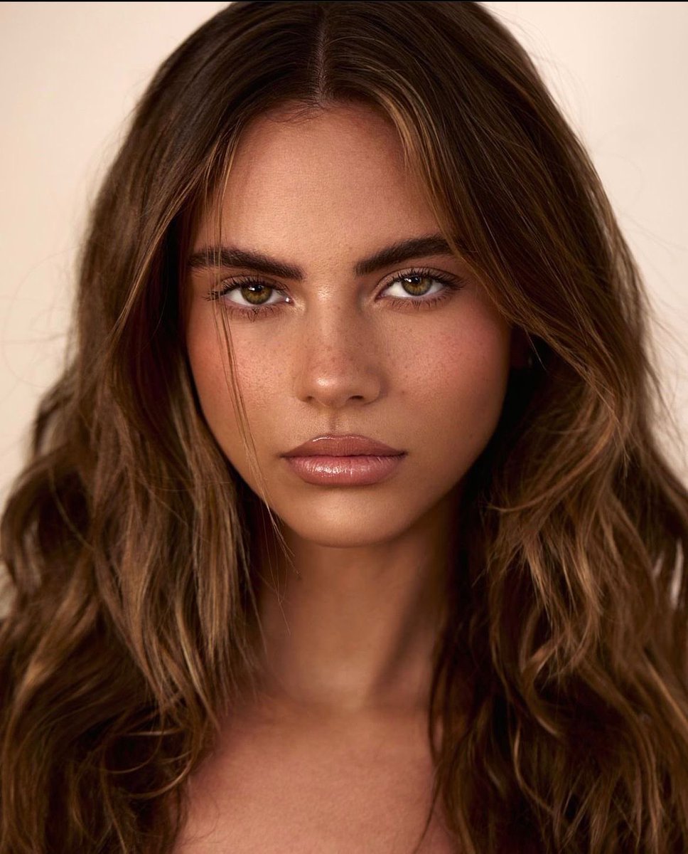 oderavenrp's tweet image. Odelyɑ Rɑvencroft.

✬ 𝐴 𝑑𝑟𝑒𝑎𝑚𝑒𝑟, 𝑡𝘩𝑎𝑡'𝑠 𝑤𝘩𝑎𝑡 𝑠𝘩𝑒 𝑤𝑎𝑠.