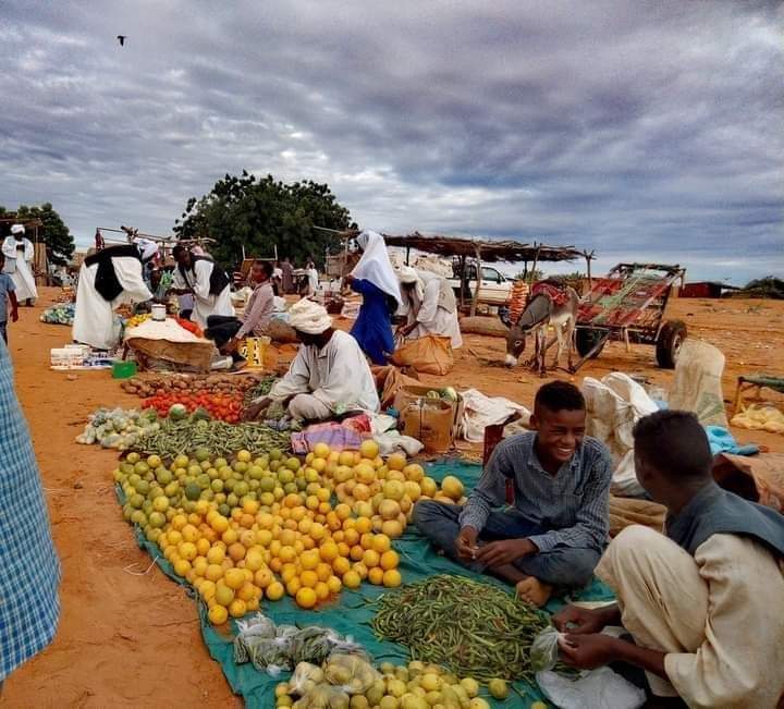 يخلق الله وجهاً صبوحاً بشوشاً بسيط الملامح ويضع أمان العالم في تفا صيله إشتري منهم وإن لم تريد و تبرع بما إشتريت لمن هو بحاجة إليه فتصيب بذالك أجرين أجر الرحمة وأجر الصدقة {صدقه مغلفه بالعزه} يارب وفقنا لجبر الخواطر وأجعلنا من عبادك الصالحين ومن أهل الخير الجزيل