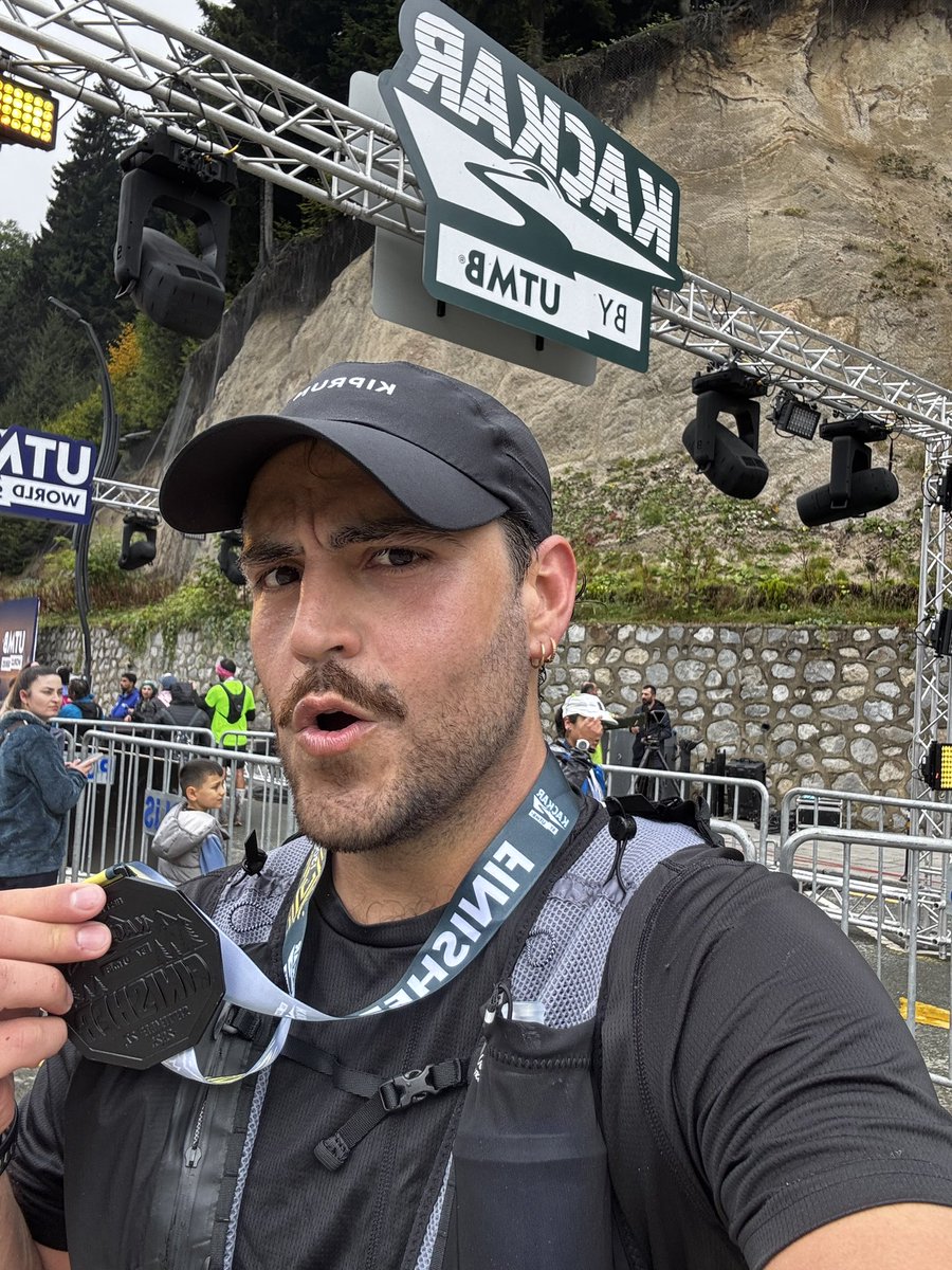 chaudlaine's tweet photo. Qui a dit que les gays latinos ne pouvaient pas courir un peu moins d’un semi marathon avec 1300m de dénivelé au fin fond de la Turquie ?? https://t.co/1J4hfsb6hC
