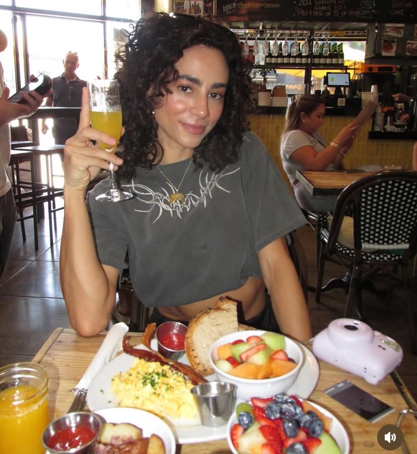 adoomies3's tweet image. You’re in the jury, with all biases aside and this is your F2, please cast your vote for the win and why?