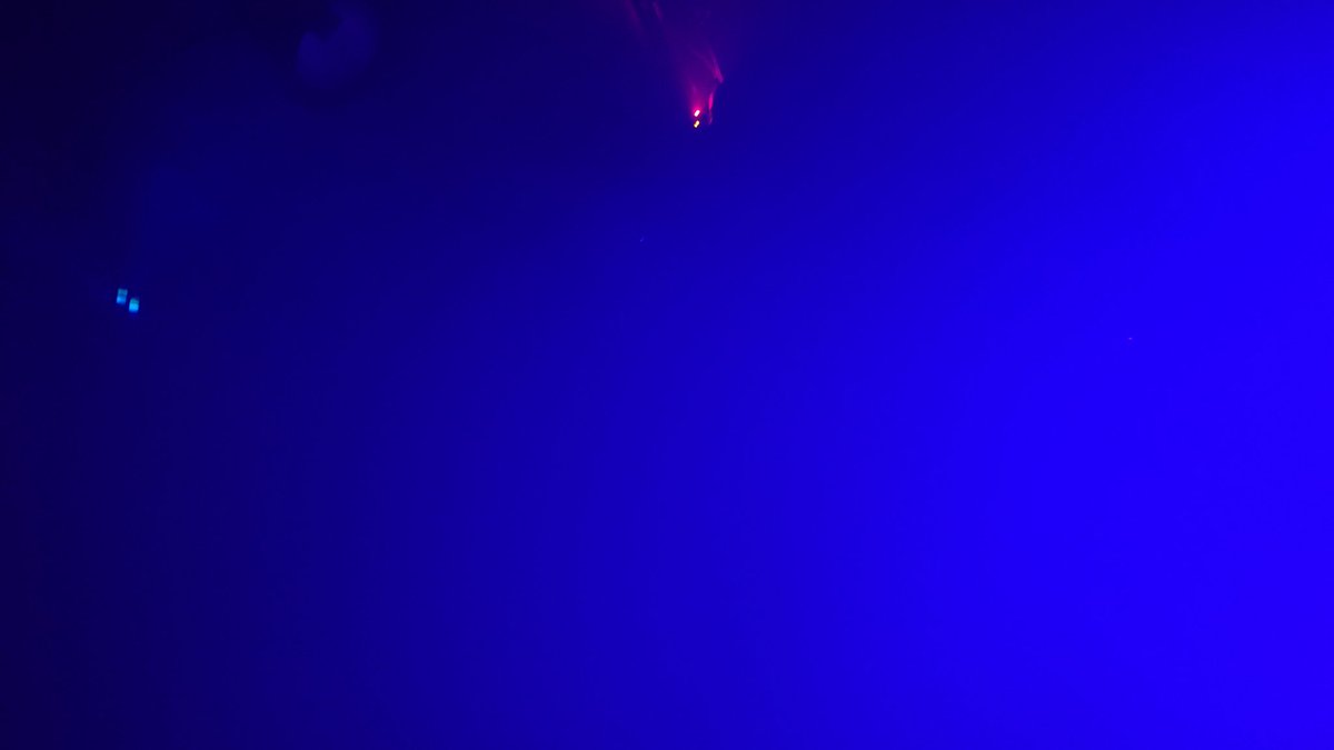 jin_2donate's tweet photo. ヤケクソみたいなスモーク焚かれてておもろい #OctRaVE https://t.co/AykO2AfcJk