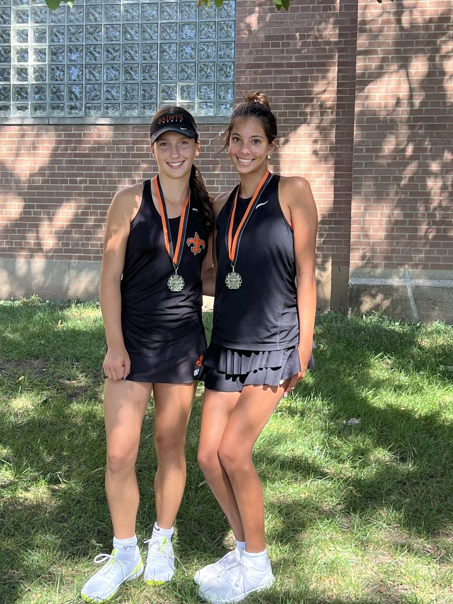 Congratulations to the Varsity girls tennis team in placing 1st at the Crystal Lake Central invite! So proud! Have a great Homecoming night! 🎾⚜️