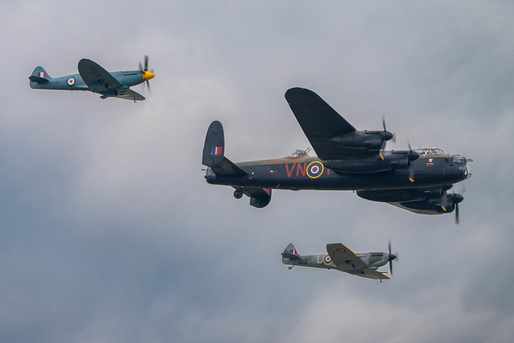 Photo_Rutland's tweet image. A few from @RAFBBMF members day at RAF Coningsby #lancaster #spitfire #dakota #bbmf #lincs