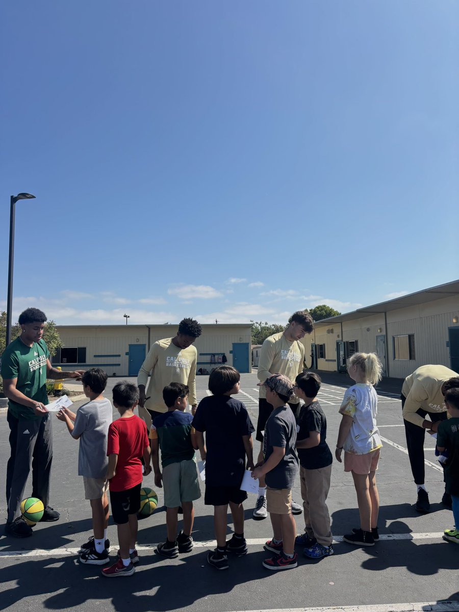 calpolymbb's tweet image. Sharing our love of the game with the next generation🤝
It was great to spend time with the kids of CL Smith Elementary this week and teach the game of 🏀! We want to continue to do that on Oct. 24 as we invite all local elementary schools to our field trip game
#RideHigh 🐎