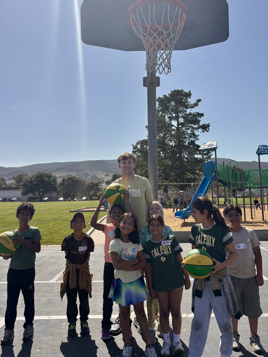 calpolymbb's tweet image. Sharing our love of the game with the next generation🤝
It was great to spend time with the kids of CL Smith Elementary this week and teach the game of 🏀! We want to continue to do that on Oct. 24 as we invite all local elementary schools to our field trip game
#RideHigh 🐎