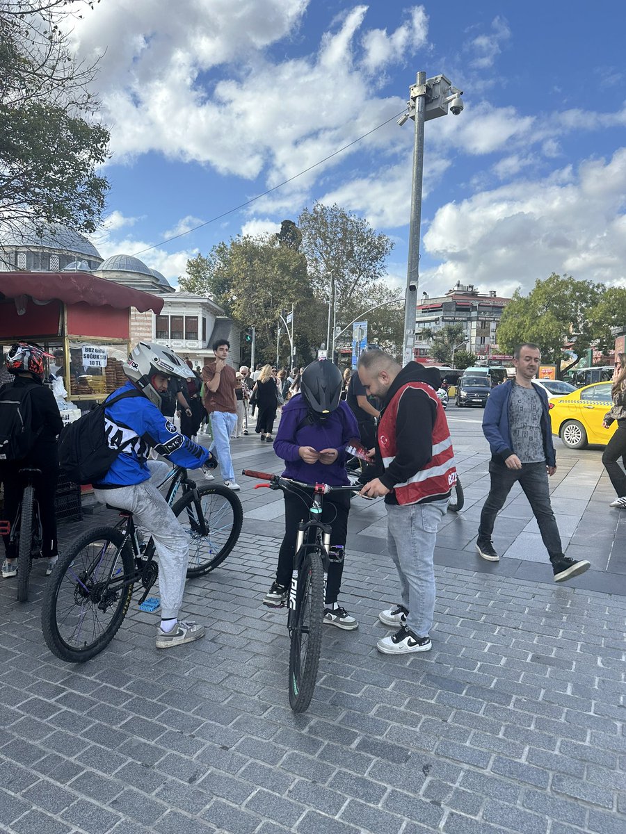 zaferkagithane's tweet photo. Zafer Partisi Kağıthane Gençlik Kolları Teşkilatı olarak Beşiktaş sahilinde bu hafta çadırımızı kurarak İl tanıtım ve üye çalışmalarımızı gerçekleştirdik.
Zafer Partisi Gençlik Kolları olarak Türk gençliğinin sesi olmaya devam ediyoruz!
@zpistanbulgenc @zpkagithane https://t.co/Gxv4qXy7Oq