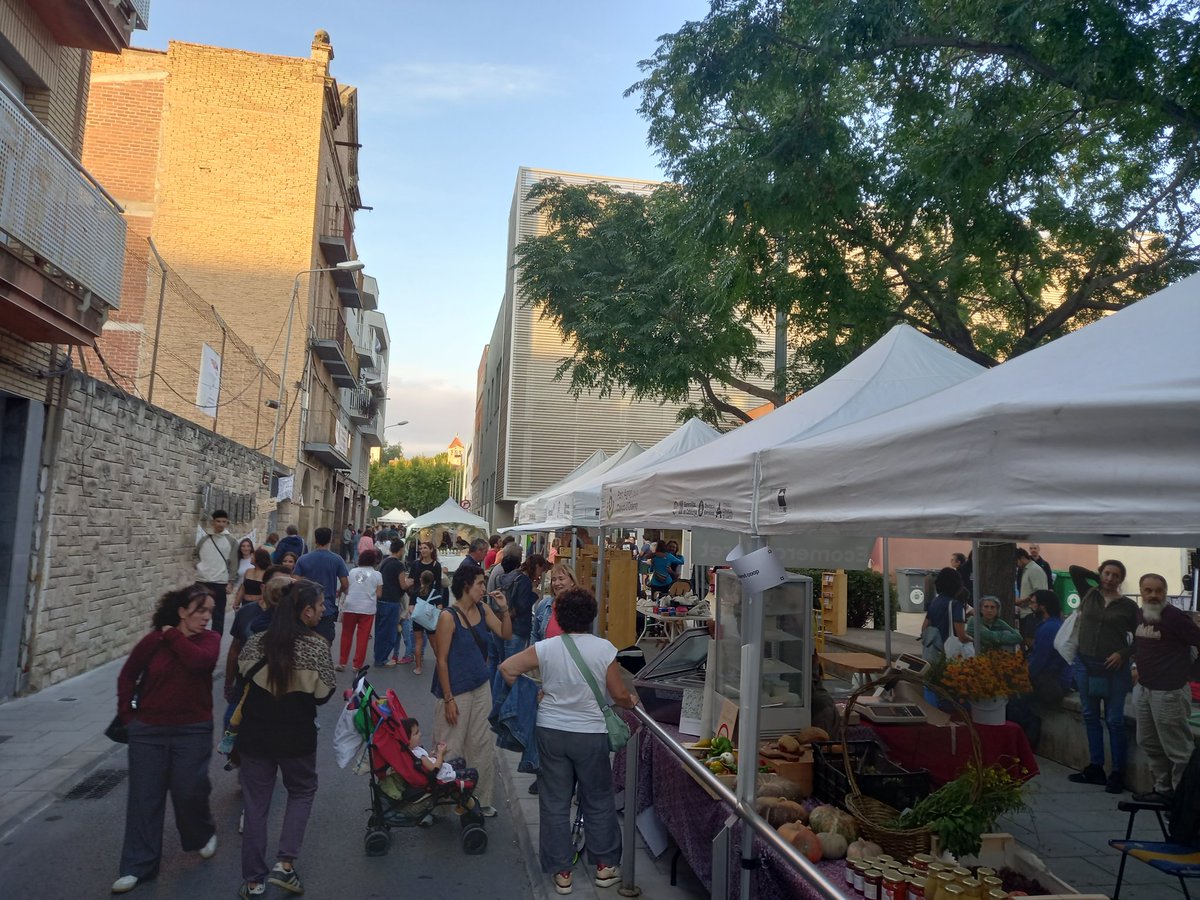 Un èxit i una gentada a la 10a Jornada Gastronòmica de les Plantes Oblidades d'<a href="/eixarcolant/">Col·lectiu Eixarcolant</a> a Igualada.

10 anys transformant la producció, la distribució i el consum d'aliments als Països Catalans! #10anysJGPO