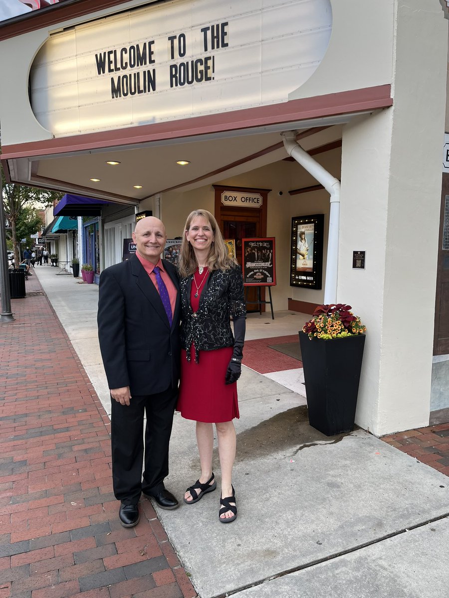 rcurtin29's tweet image. Moulin Rouge Gala in support of the Sunrise Theater! Great night and great event. What an awesome opportunity for me to dress in purple and salmon colors! Kate looked awesome and the night was spectacular! #southernpinesnc 🇺🇸