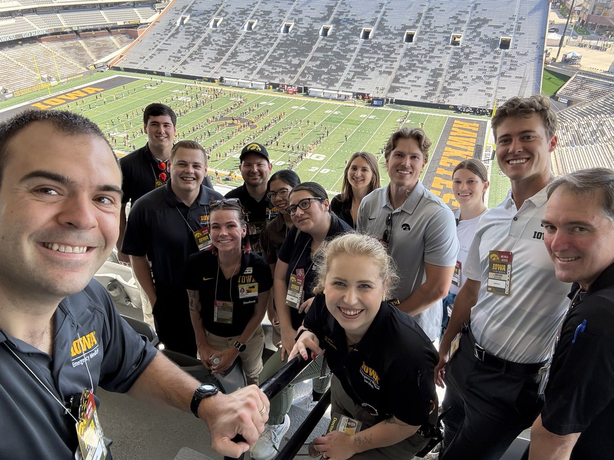 <a href="/Iowa_EMS/">University of Iowa Division of EMS</a> fellow Dr. <a href="/GiiiLand/">Gigi Landal</a> and crew are ready for the game!  Go Hawkeyes! 🖤🏈💛