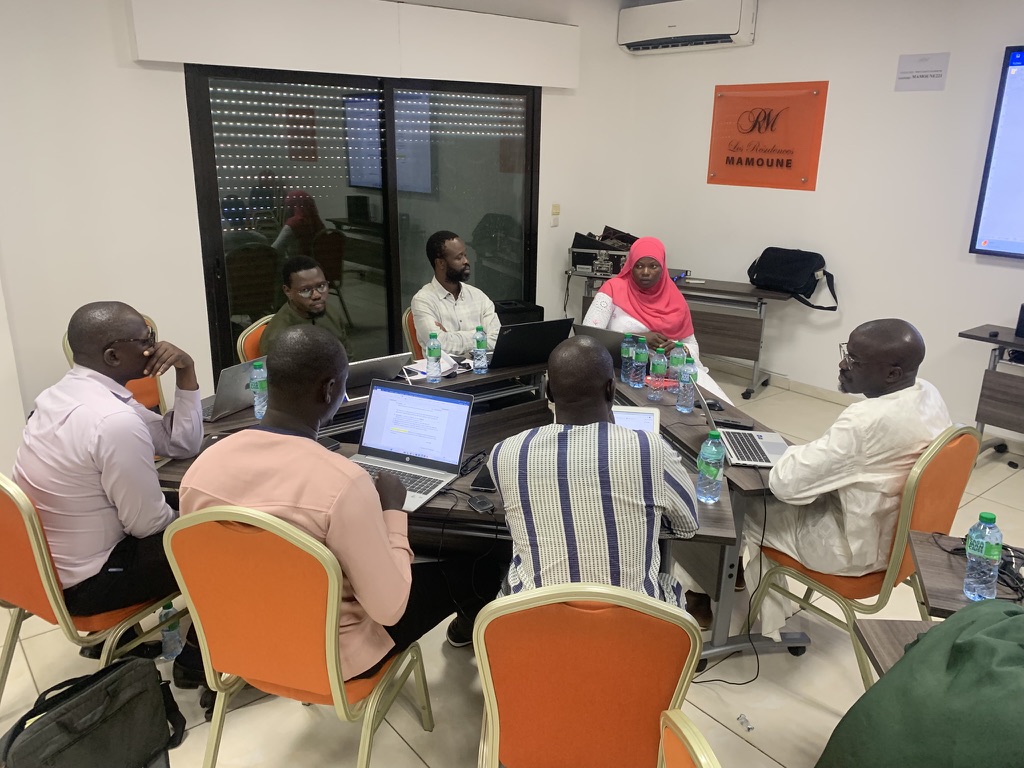 DDgtss's tweet photo. Le MFPTRSP a organisé, à travers la Direction de la Sécurité et Santé au Travail, un atelier d’élaboration d’un projet de décret relatif au programme et au plan d’action de sécurité et santé au travail et des modèles y afférents.
https://t.co/1sclzBueRB https://t.co/jh6tYCS2HU