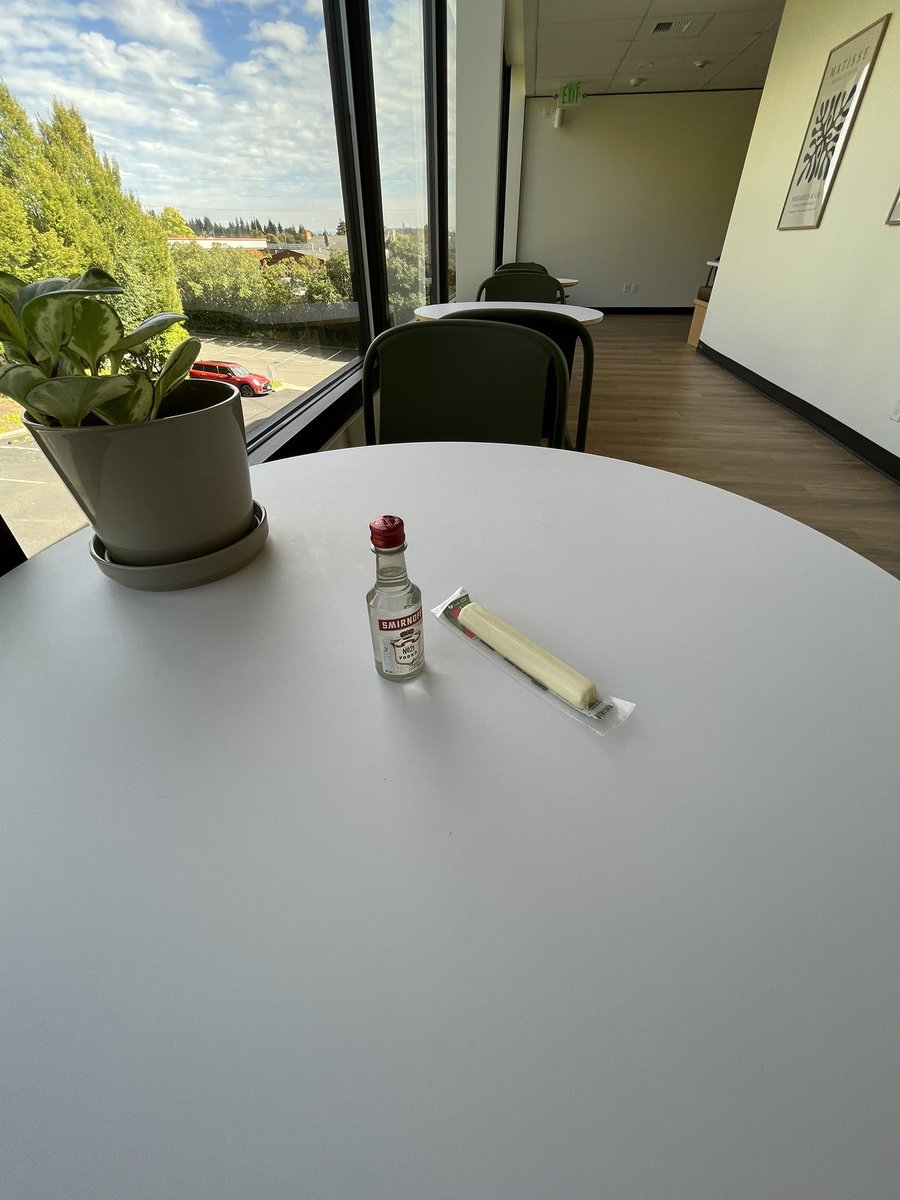 proarmor_'s tweet photo. Last day at the office. I think I’m going to make it. https://t.co/AknDF7hudb