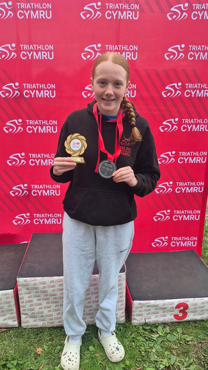 @cardiffjuniortri race for Olivia today, her final race of the season and the last race in the Welsh junior series. A 2nd place finish today, so she ends up with two 1st places, one 2nd and a 3rd. Finishing 2nd in the Welsh series overall. Not to bad for her first year as a