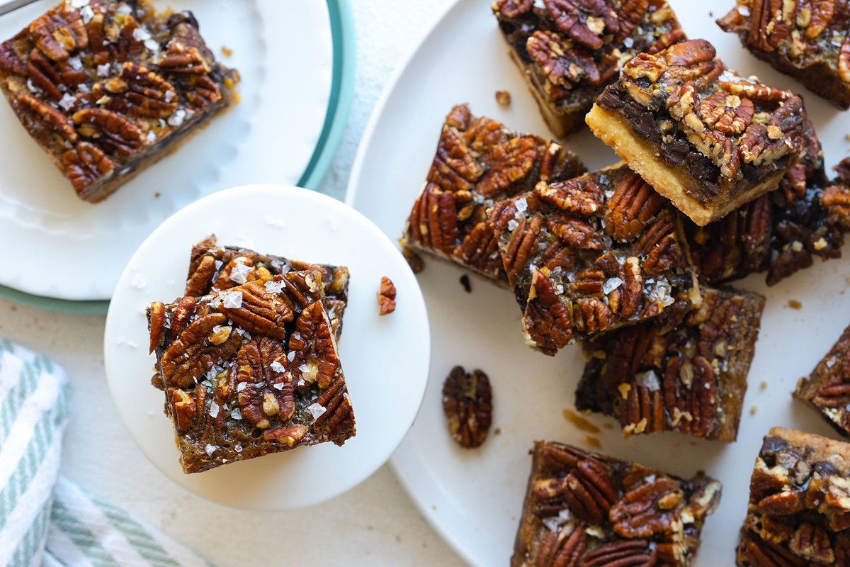 Ready to treat yourself? These salted Chocolate Pecan Bars are a treat like no other 🥜🍫

With every bite offering the perfect sweet to salty mix, this is a dessert you won't want to put down!

incredibleegg.org/recipes/salted…
