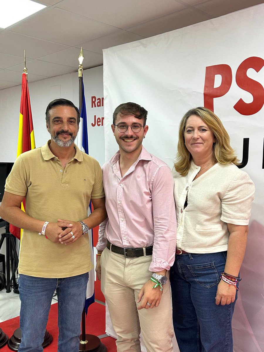 🎉 Queremos felicitar a <a href="/Fabregat_/">Gabriel Fabregat 🌹</a> por su elección como Secretario General de las <a href="/JSAJerez/">JSA Jerez</a>, así como a la nueva Ejecutiva entrante y agradecer el trabajo de la anterior.

💪 Juntos seguiremos trabajando por la gente de Jerez y, en especial, a la juventud jerezana.
