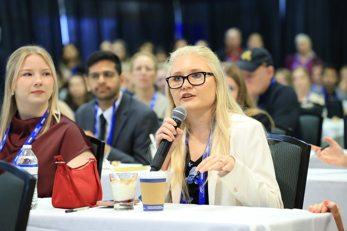 AOAforDOs's tweet image. What an inspiring session at #OMED25! Doctor Mike joined Alison Powell, Niall Johnston and Lindsey Smith for Innovate, Educate, Empower: Reflections on New Frontiers in the Medical Learning Journey.

#DOProud #OsteopathicMedicine @RealDoctorMike