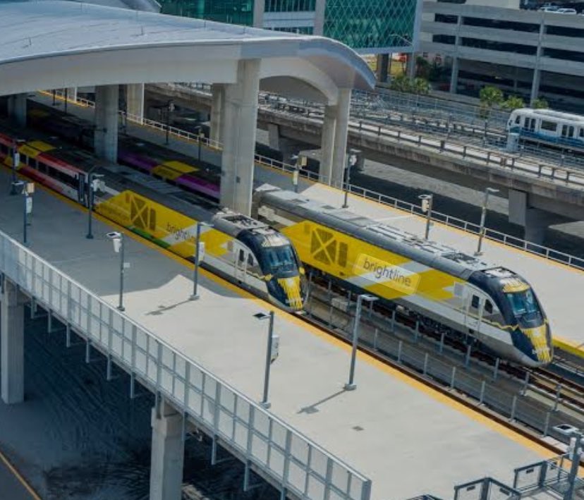 JoseAGraterol's tweet photo. @estebangerbasi El tren Brightline de Miami a Orlando 274 km una obra totalmente moderna espectacular, costó 6000millones de $ y existe. 
El tren Tinaco-Anaco costó 7500 millones de $ y no existe. 
Ese Diosdado si es ladrón! https://t.co/Y6i5ZLL6v1
