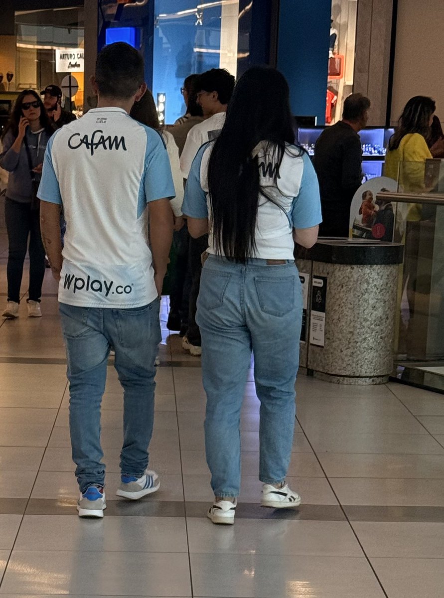 marce17110's tweet photo. Sólo quiero ser uno de ellos, caminar como ellos 🎶💙 https://t.co/lGTGGvQrqM