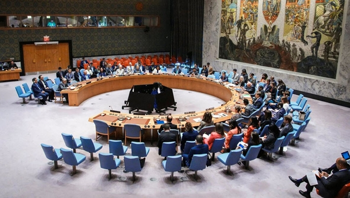 Mah1398T's tweet image. اسنپ_بک  امشب فعال می‌شود! قطعنامه چین و روسیه رد شد، پیروزی مقاومت ایران طنین‌انداز است. حقیقت پیروز میشود

"Tonight, #Snapback will be activated
Truth prevails
#UNSecuritY
#یک_گـام_تا_قیـام