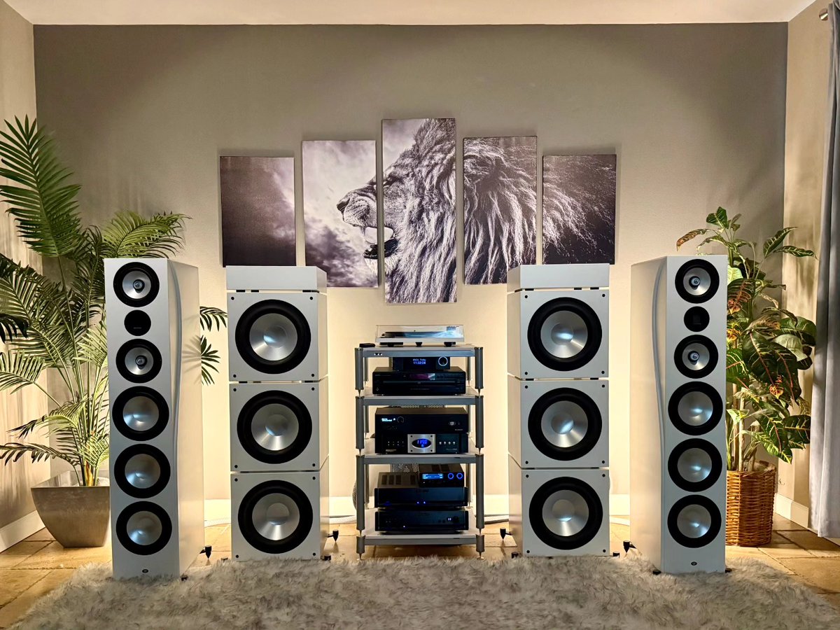 AudioholicsLive's tweet image. A flawless @RBHSound 8300/PX install — clean, powerful, and expertly done.

👏 Props to @encompasstp for the execution.
🛒 dreamediaav.com/products/rbh-s…
@DreaMediaAV 
#RBHSound #HiFi #HomeTheater #CustomInstall #HighEndAudio