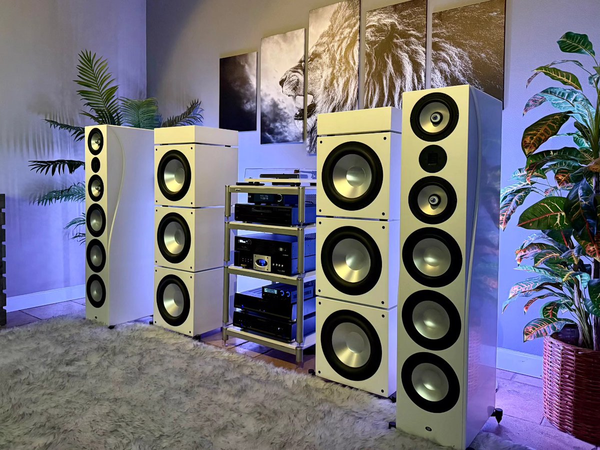 AudioholicsLive's tweet image. A flawless @RBHSound 8300/PX install — clean, powerful, and expertly done.

👏 Props to @encompasstp for the execution.
🛒 dreamediaav.com/products/rbh-s…
@DreaMediaAV 
#RBHSound #HiFi #HomeTheater #CustomInstall #HighEndAudio