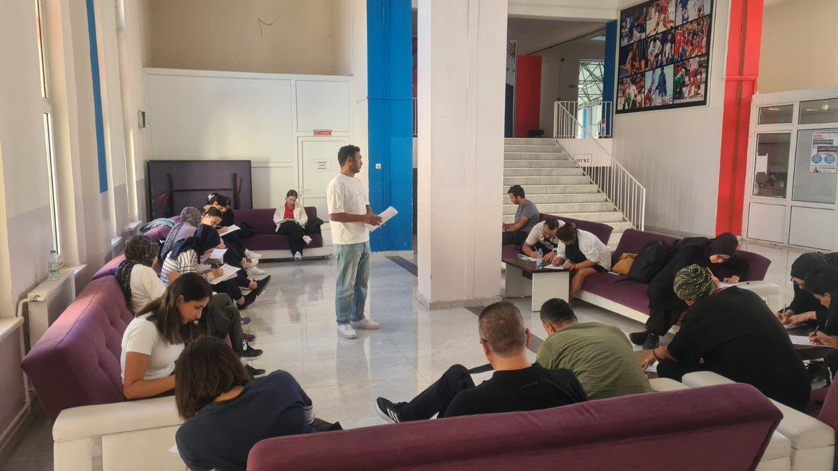 22 - 27 Eylül 2025 tarihleri arasında Gaziantep ilinde gerçekleştirilen Hemsball 1. Kademe Yardımcı Antrenör Yetiştirme kursu, yapılan yazılı ve uygulamalı sınavlar ile son erdi.

<a href="/OA_BAK/">Dr. Osman Aşkın Bak</a> 
<a href="/hamzayerlikaya/">Hamza Yerlikaya 🇹🇷</a> 
<a href="/fjuysal/">Fatih UYSAL</a> 
<a href="/gencliksporbak/">Gençlik ve Spor Bakanlığı 🇹🇷</a> 
<a href="/GSBsporgm/">Spor Hizmetleri Genel Müdürlüğü</a>