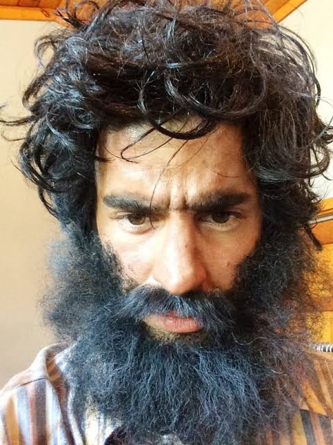 Kızın koltuk altı