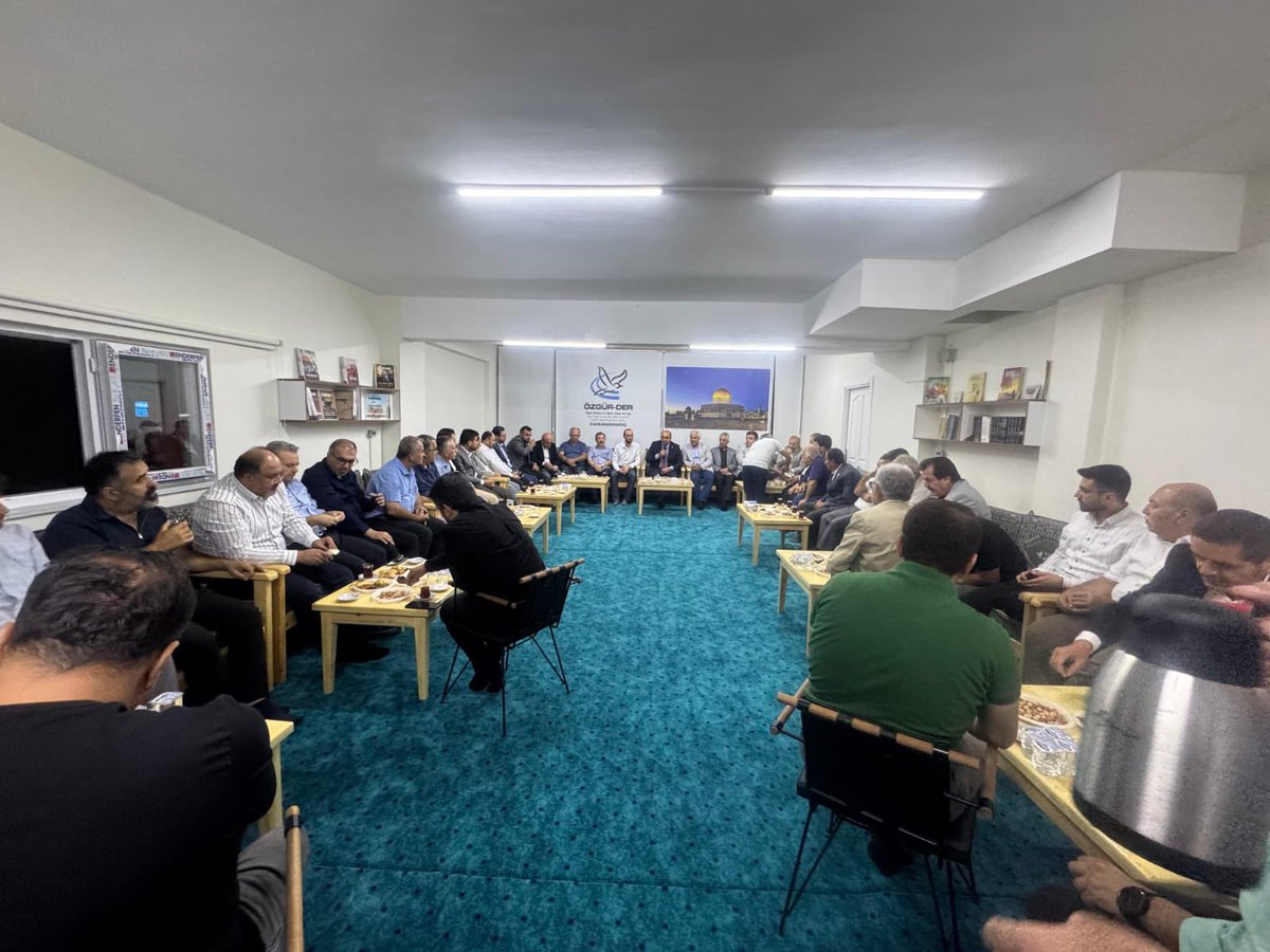 teopolitik's tweet photo. Maraş Platformunun koordinesinde gerçekleşen programda Terörsüz Türkiye'yi konuştuk.

Cumhurbaşkanımız Sayın @RTErdogan'ın liderliğinde yürütülen çalışmaları ve nihai hedefimiz olan terörden tamamen arınmış, huzur dolu bir Türkiye vizyonunu anlattık.

Terörsüz Türkiye hedefi, 85 milyonun istikbali içindir. İnşallah prangalardan arınmış Terörsüz Türkiye hedefine hep birlikte ulaşacağız.

Bu vesileyle, aziz şehitlerimizi rahmet ve minnetle anıyor, gazilerimize şükranlarımızı sunuyoruz. 

Nazik davetleri ve muhabbetleri için kıymetli hemşehrilerimize teşekkür ediyoruz.

📍Kahramanmaraş