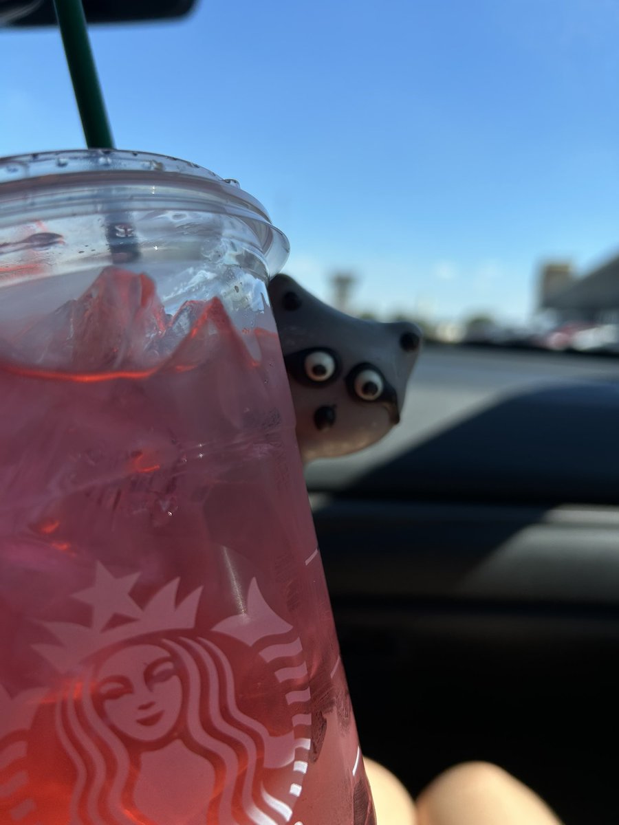 Valerie32141426's tweet image. Peel a boo….#Starbucks #cakepop