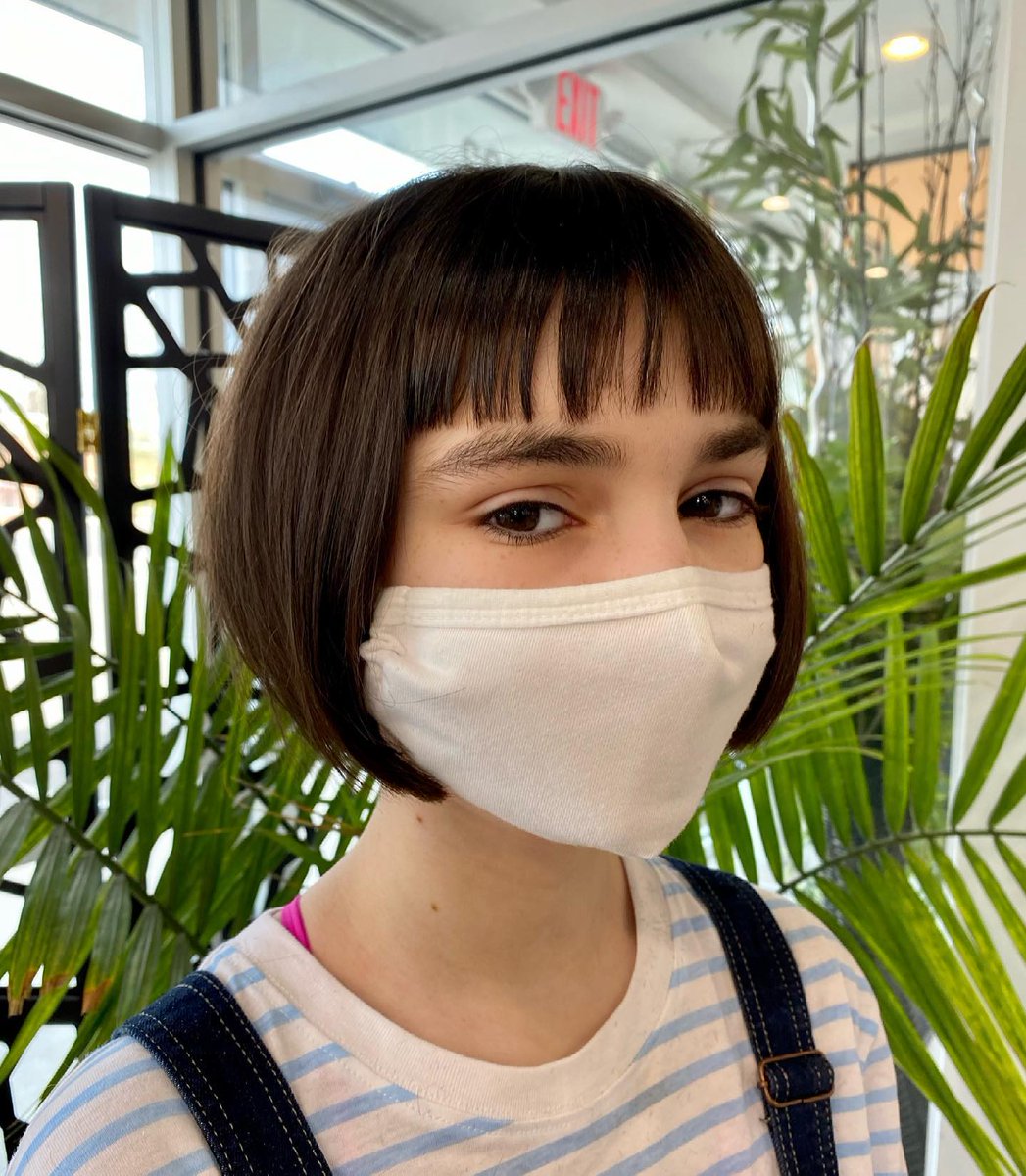 thepookieelife's tweet image. Sleek bob and micro bangs for a bold look! Would you give it a try? 🌿 #SleekBob #MicroBangs #HairInspo #BoldStyle #ChicLook