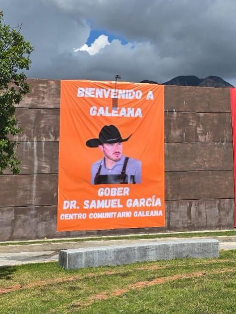 Llegando a Galeana y ví un póster de un Menonita jajajajaja

Nada más faltaron los quesos