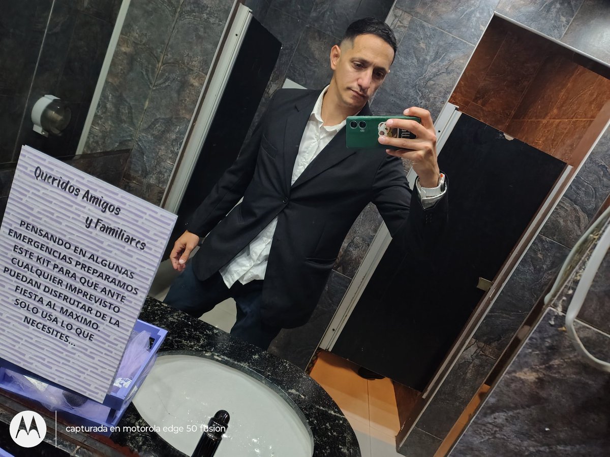 dieeguito_89's tweet photo. Fiesta de 15 de ayer!! Hoy metemos total black jajajaja https://t.co/ACGPZB7LuE