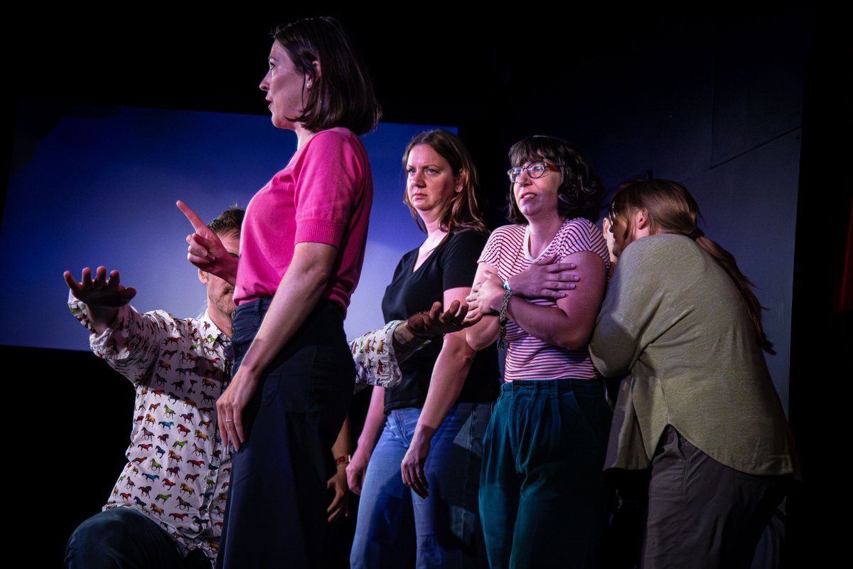 Catch Deep Schwa on Sunday nights! Chicago’s longest-running Harold team delivers edge-of-your-seat improv every Sunday at 8 PM — perfect for newcomers and improv vets. Tickets in our bio 🎟

📸 @mfaalasli

 #iochicago #iotheater #improv #comedy #sketchcomedy #chicago