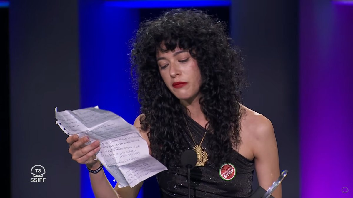 Camila Plaate 🗣️ "Memoria, verdad y justicia. Si se puede, se pudo. Quiero dedicarle esta Concha de Plata al movimiento de mujeres tucumanas, argentinas y del mundo que lograron la liberación de Belén y pusieron cuerpo y alma en cada lucha por los derechos de las mujeres. Aún lo