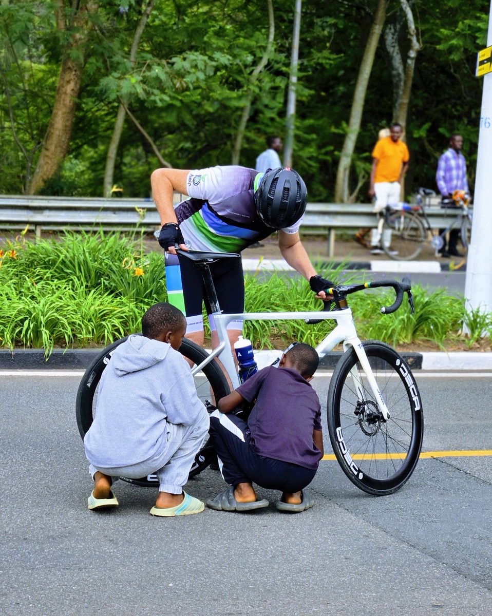 Future bicycle technicians?

This UCI Road World Championships 2025 has created many unforgettable memories for Rwanda’s young generation. Some of them may even become inspirations that lead to greatness.

#Kigali2025