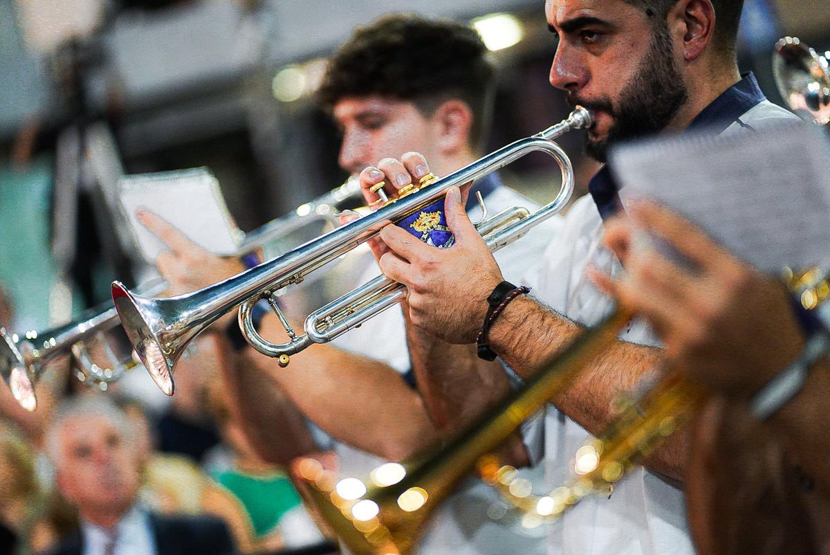 Plaza Nueva, epicentro de la #MagnaLucena:

🎶 Cristo entre nosotros 
🎶 Divino Redentor 
🎶 Padre
🎶 Aniversario en Santiago 
🎶 Seres de luz
🎶 Madre
🎶 Bajo la luz de tu mirada