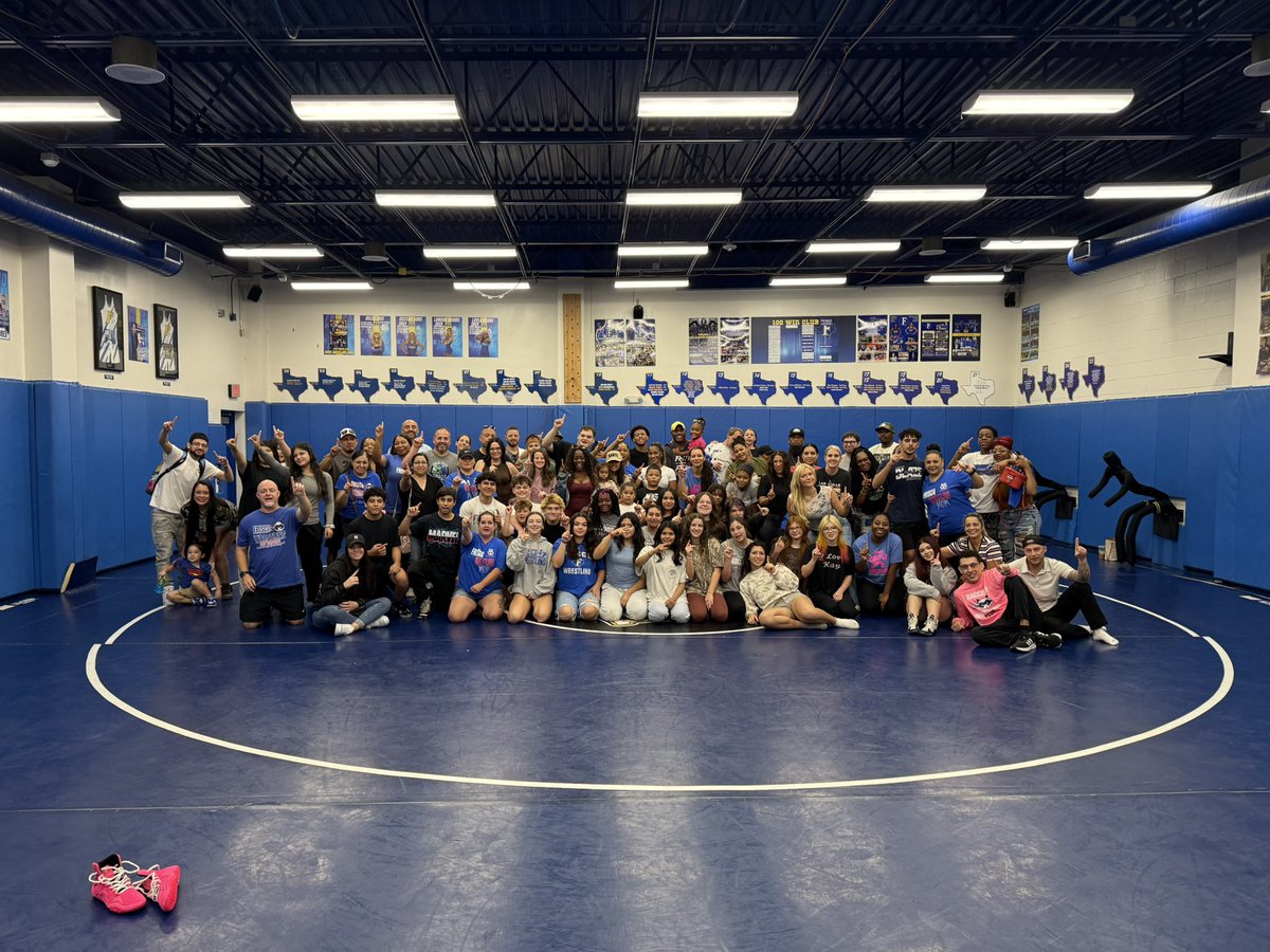 What an amazing day at our annual mom‘s 101 turn out!   Teaching her parents about Wrestling and what to expect for the year!  What an amazing raccoon family!  <a href="/DrShawnPerry/">Dr. Shawn S. Perry</a> <a href="/CoachHarbert/">Jeff Harbert</a> <a href="/bamadavis2/">Tai Davis</a> <a href="/FHSRaccoons/">Frisco High School</a> <a href="/CoachG_TX/">Jacey Guerrero, M.Ed.</a> <a href="/CoachGasFHS/">CoachGas</a> <a href="/CoachPThor/">Peyton Thor</a> <a href="/coachddsmith/">Dedric Smith</a>